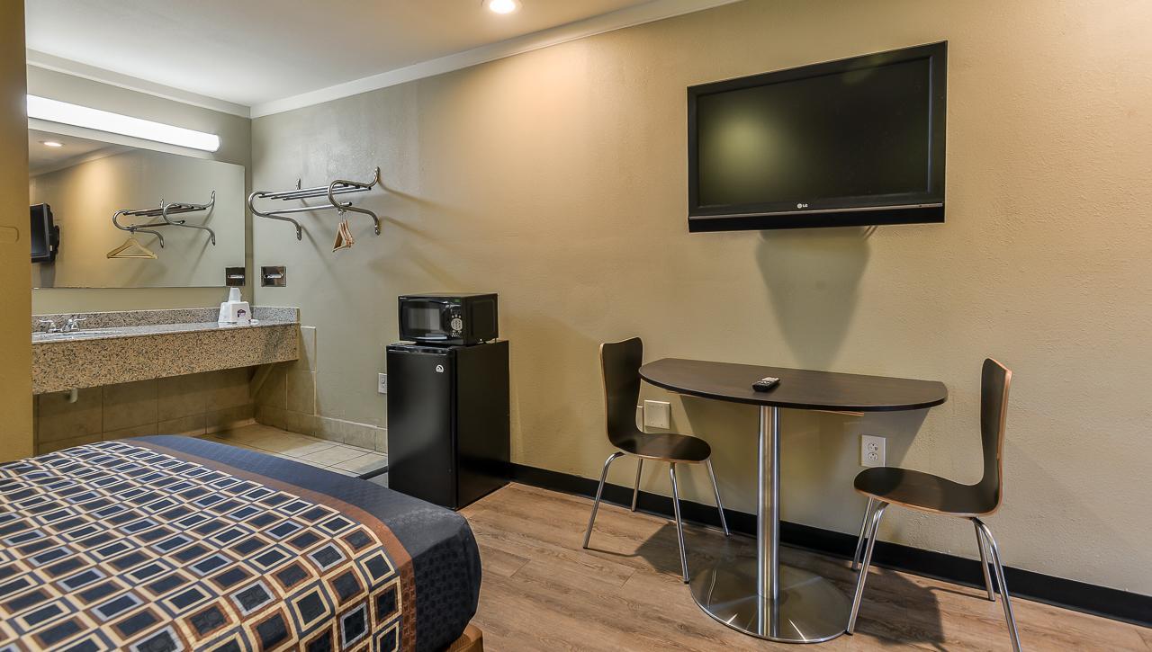 Budgetel And Motel *
