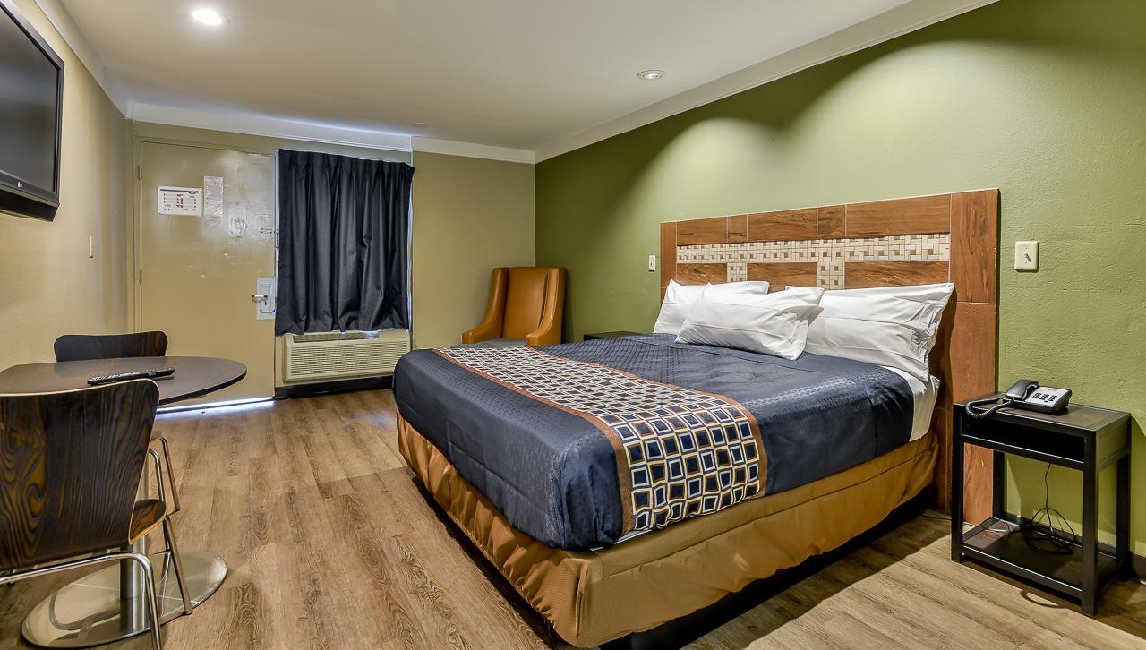 Motel Budgetel And *